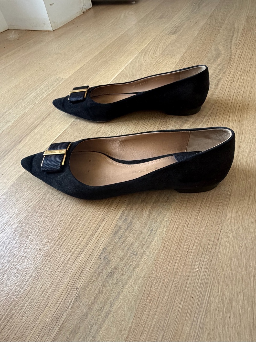 Salvatore Ferragamo Black Suede Pointed-Toe Vara Bow Flats - Picture 6 of 8